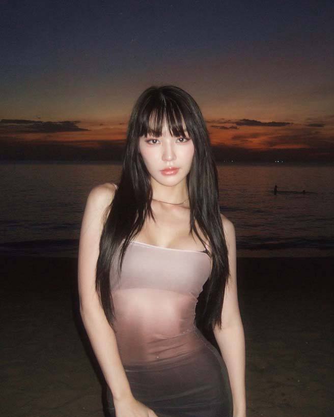 กระปุก พลอยนิรา เขย่าโซเชียล ! ใส่เดรสสุดบาง เห็นหุ่นเซี้ยะซ่อนรูปข้างในเบา ๆ